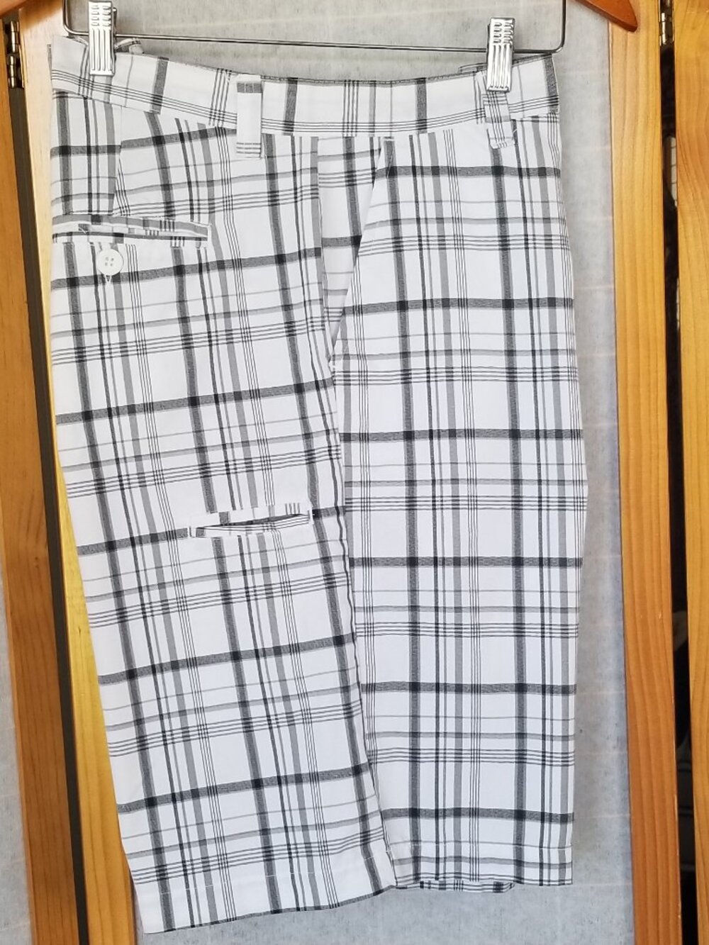 Men's Red Snap Plaid Shorts Size 40 Gray Cotton Blend Flat Front Preppy